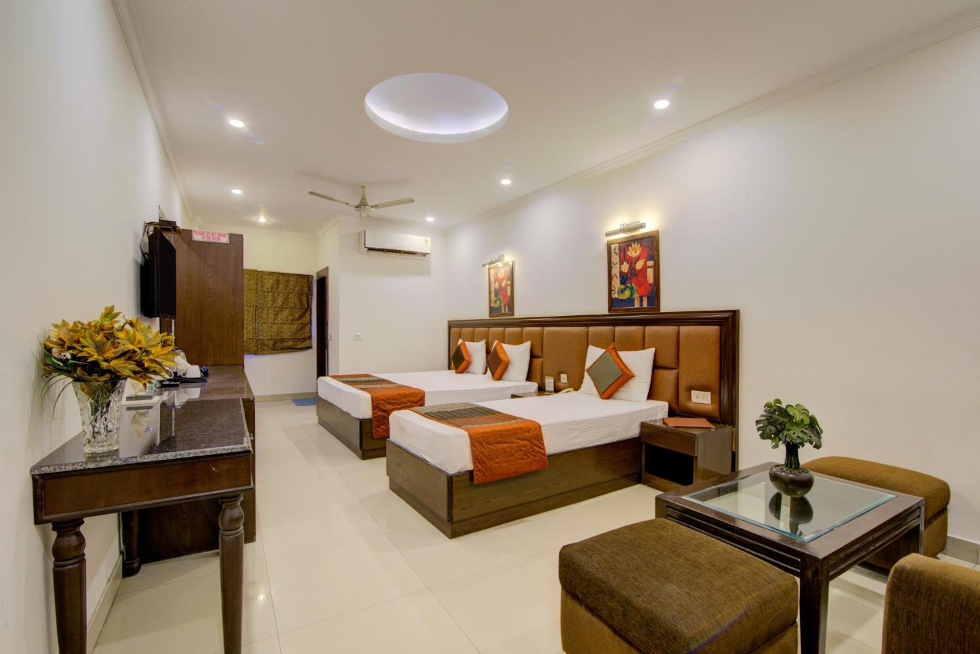 Airport La Sapphire Hotel & Restaurant New Delhi Ngoại thất bức ảnh