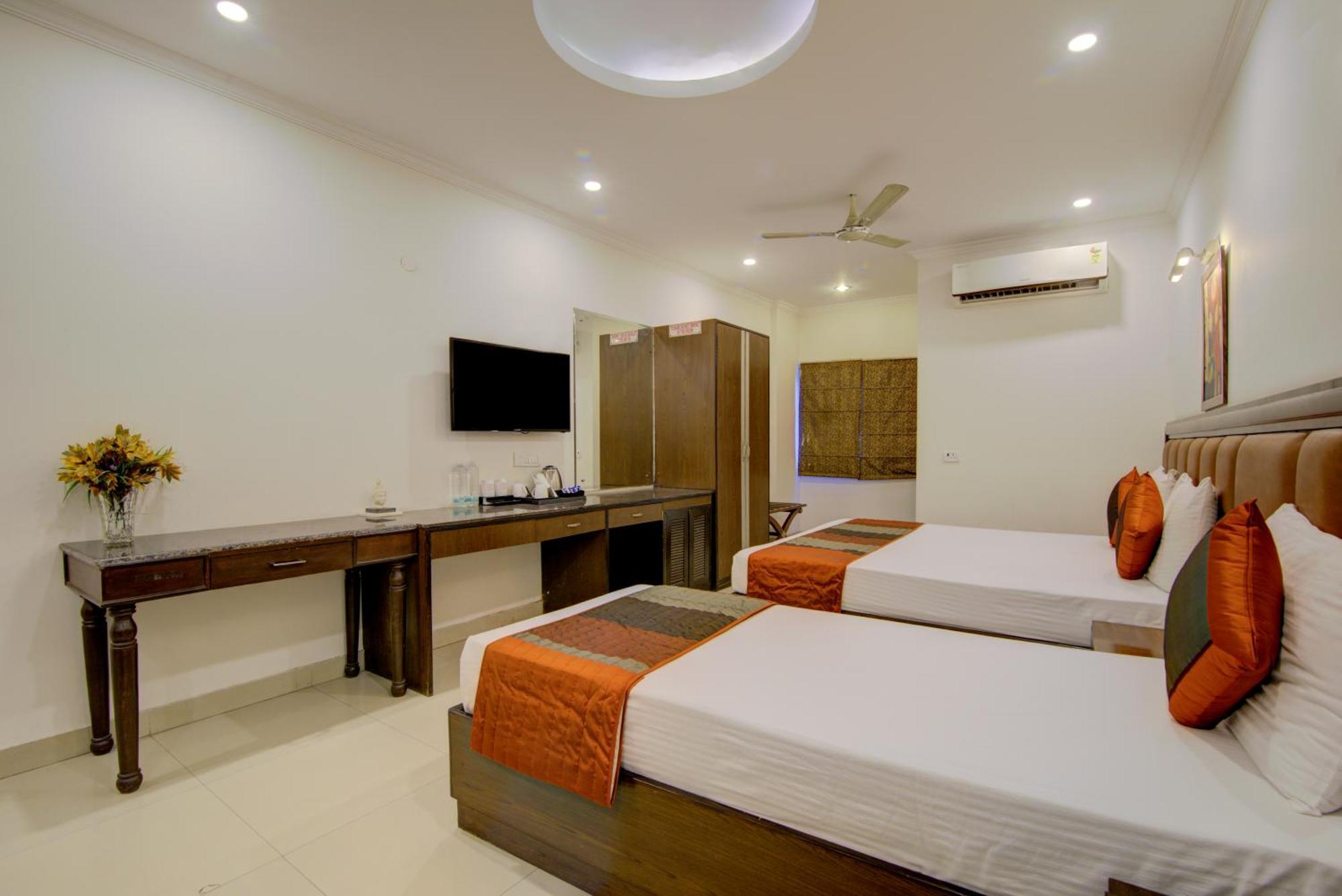 Airport La Sapphire Hotel & Restaurant New Delhi Ngoại thất bức ảnh